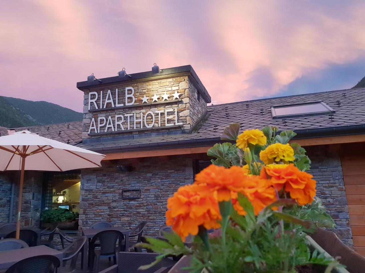 ApartHotel RIALB El Serrat Buitenkant foto
